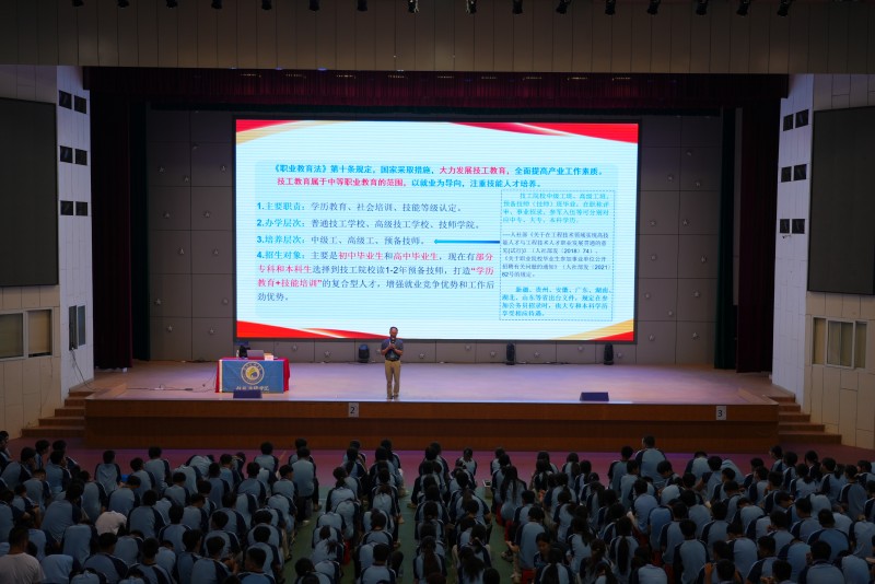 学院军事理论教育进行时